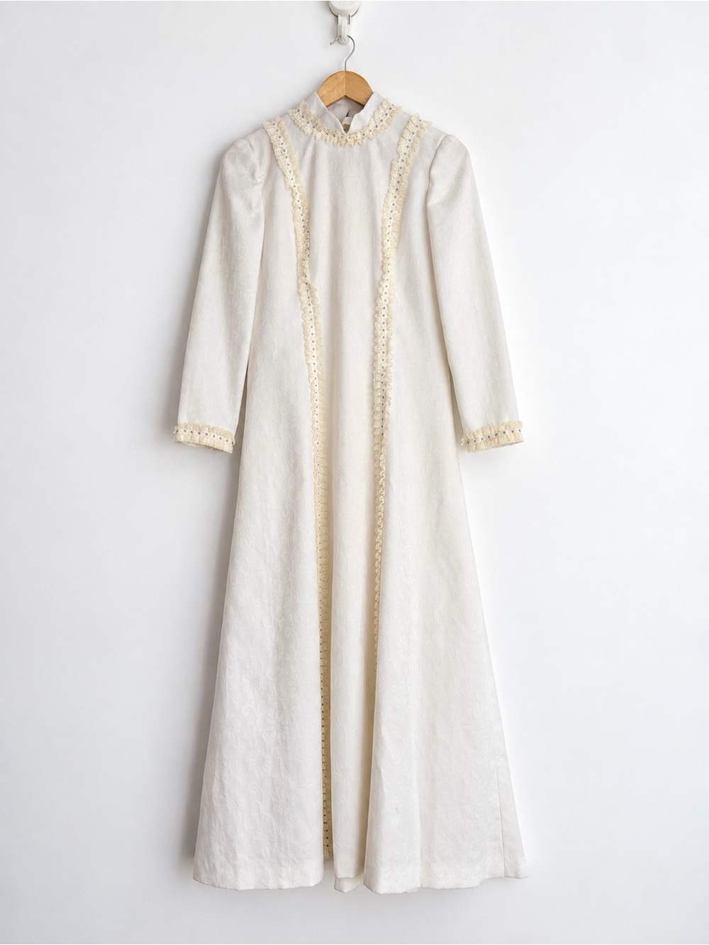 Vintage 1960s Handmade White Daisy Lace Mod Flower Power Wedding Maxi Dress S